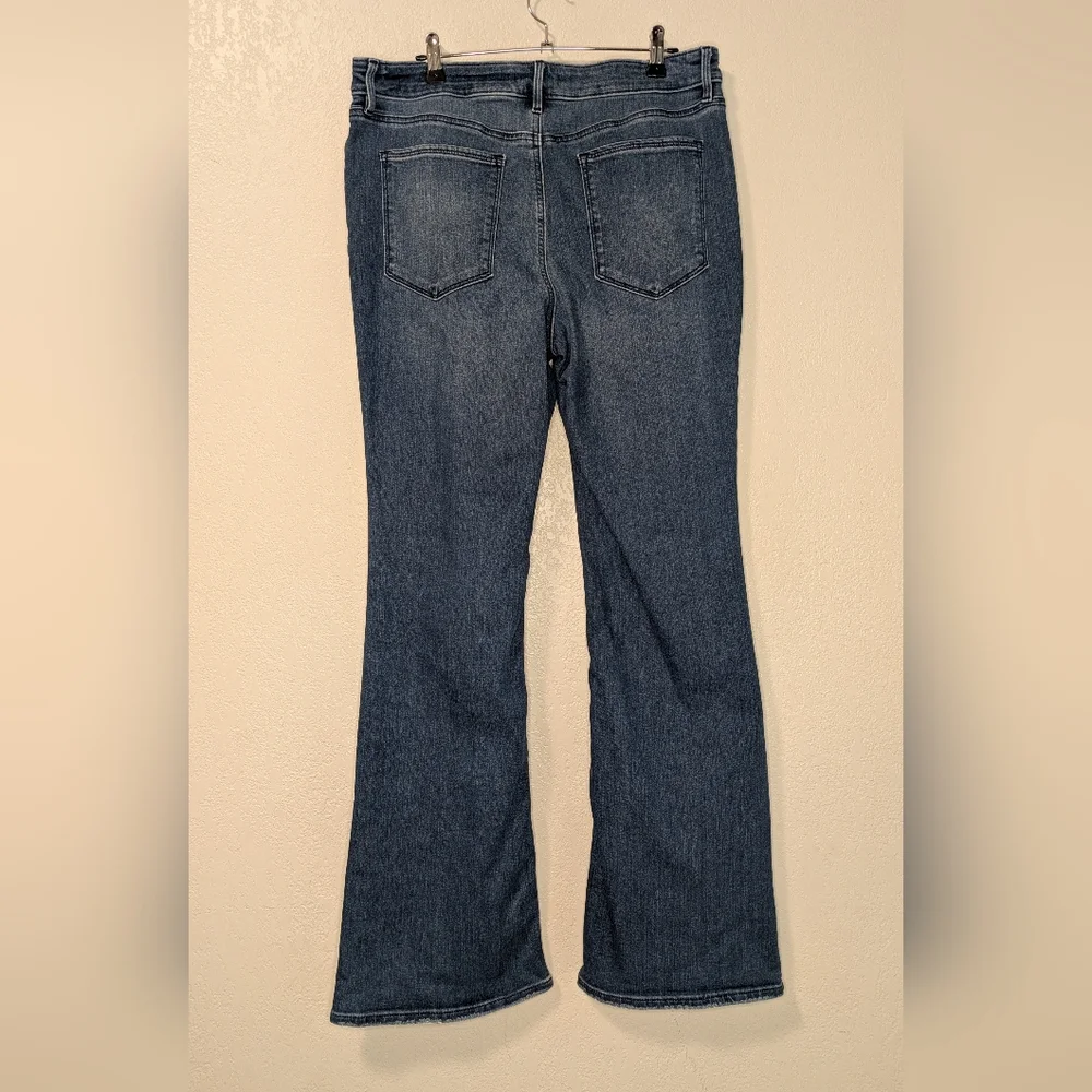 Athleta Sculptek Flare Jeans In True Blue Classic - Picture 4 of 10